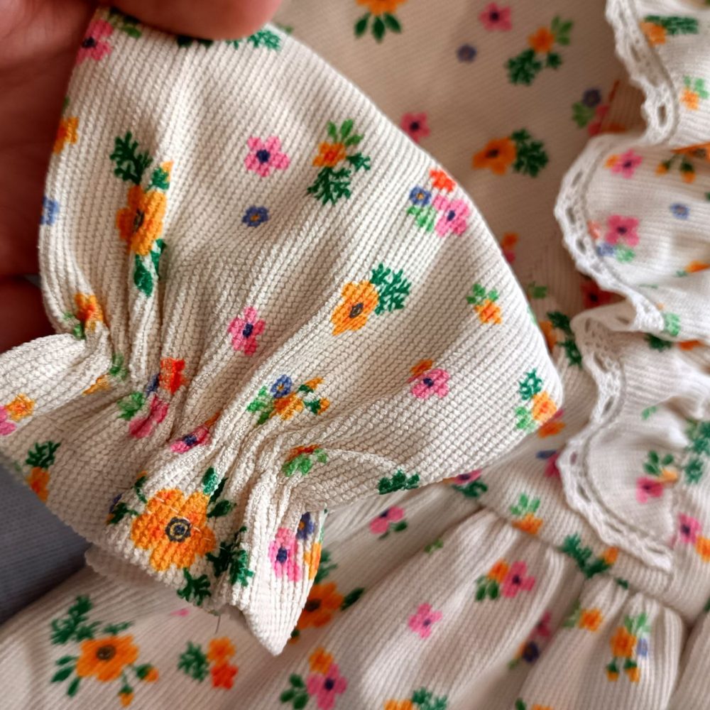 Girls' shirt suitable for ages 1 to 6 years