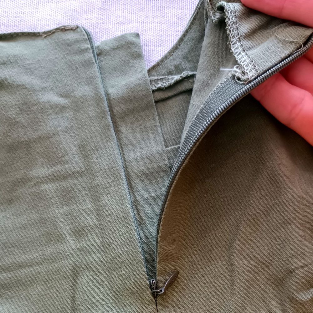 Girls' shirt suitable for ages 2 to 8 years