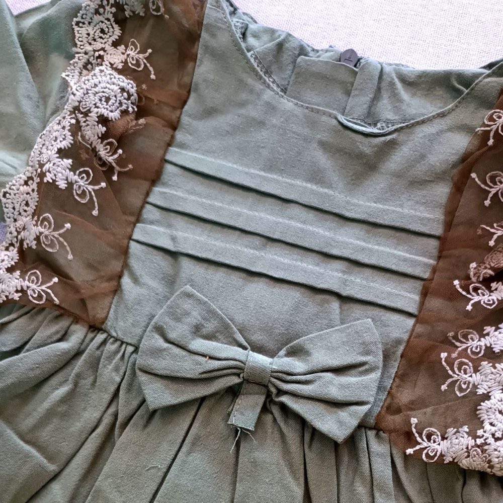 Girls' shirt suitable for ages 2 to 8 years