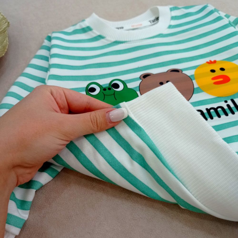 Blouse and pants for girls and boys, suitable for ages 1 to 4 years.