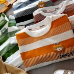 Blouse and pants for girls and boys, suitable for ages 1 to 7 years old.