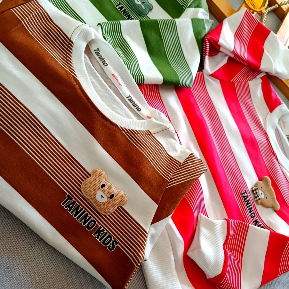 Blouse and pants for girls and boys, suitable for ages 1 to 7 years old.