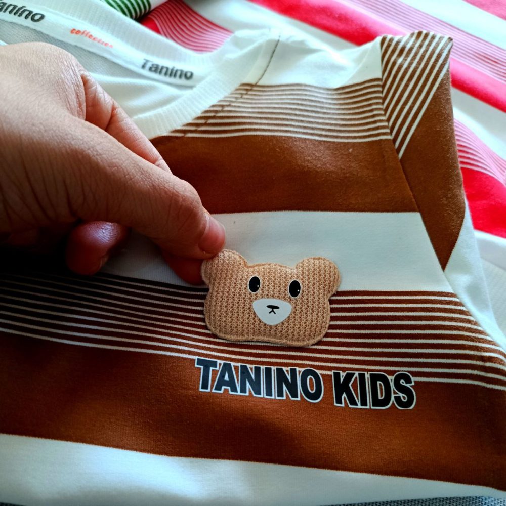 Blouse and pants for girls and boys, suitable for ages 1 to 7 years old.