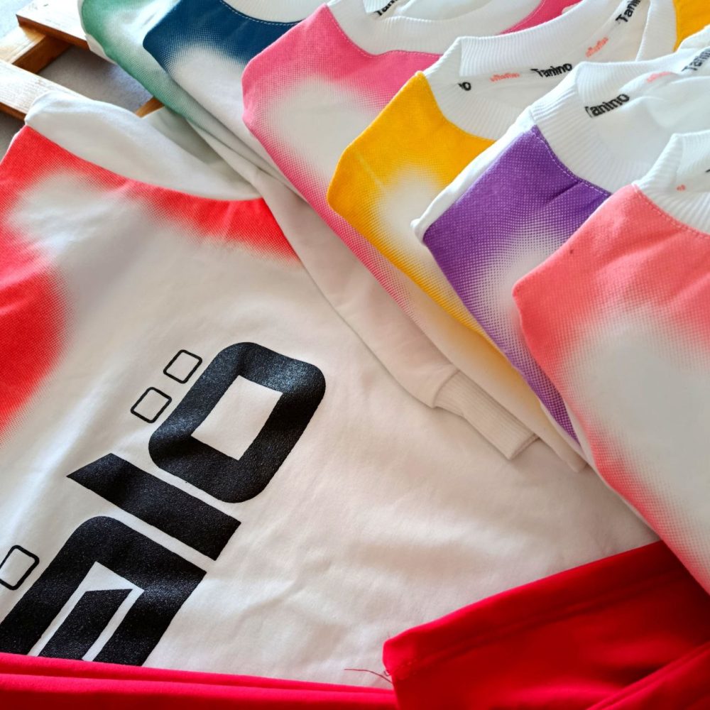 Blouse and pants for girls and boys, suitable for ages 10 to 12 years old