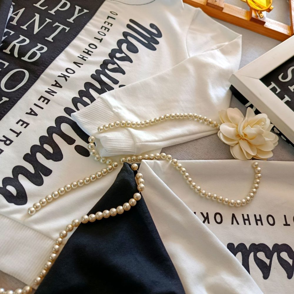 Blouse and pants for girls and boys, suitable for ages 2 to 9 years old.