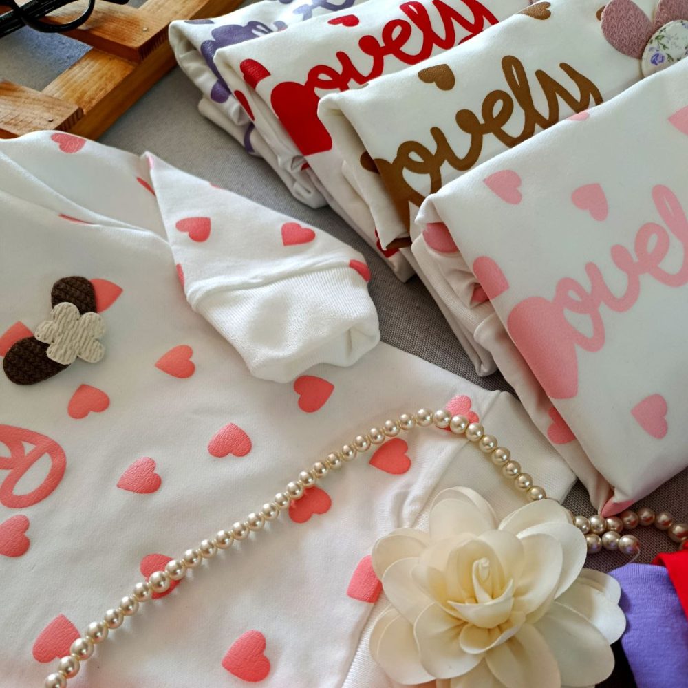 Girls' blouse and pants suitable for ages 1 to 5 years