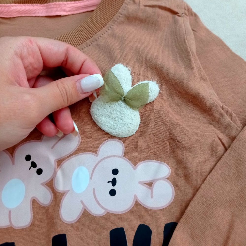 Girls' blouse and pants suitable for ages 1 to 5 years