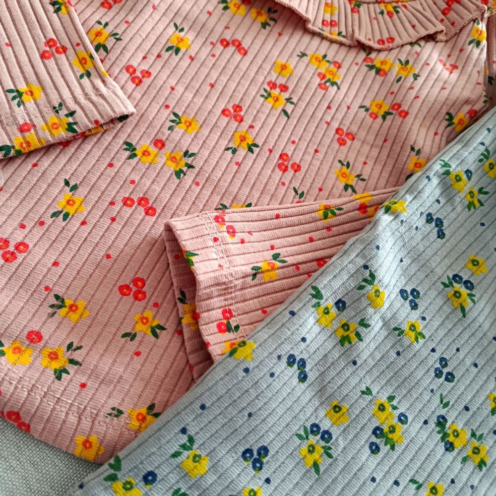 Girls' blouse and pants suitable for ages 2 to 12 years (5) Girls' blouse and pants suitable for ages 2 to 12 years