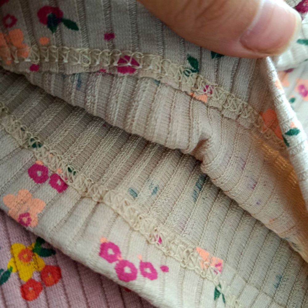 Girls' blouse and pants suitable for ages 2 to 12 years (6) Girls' blouse and pants suitable for ages 2 to 12 years