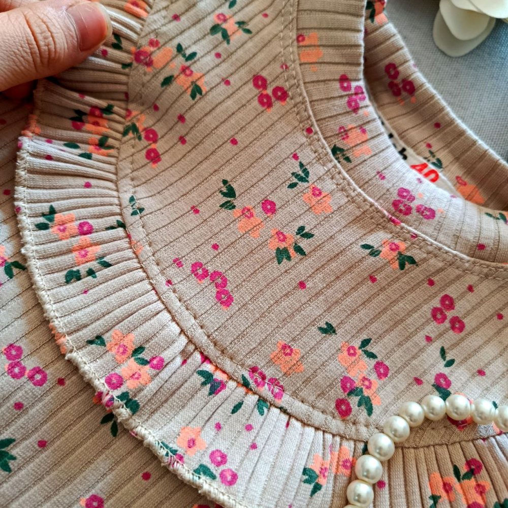 Girls' blouse and pants suitable for ages 2 to 12 years (7) Girls' blouse and pants suitable for ages 2 to 12 years