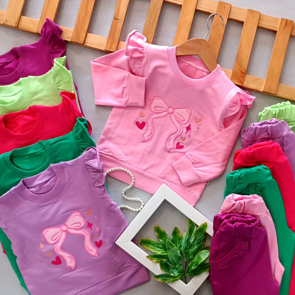 Girls' blouse and pants suitable for ages 2 to 5 years