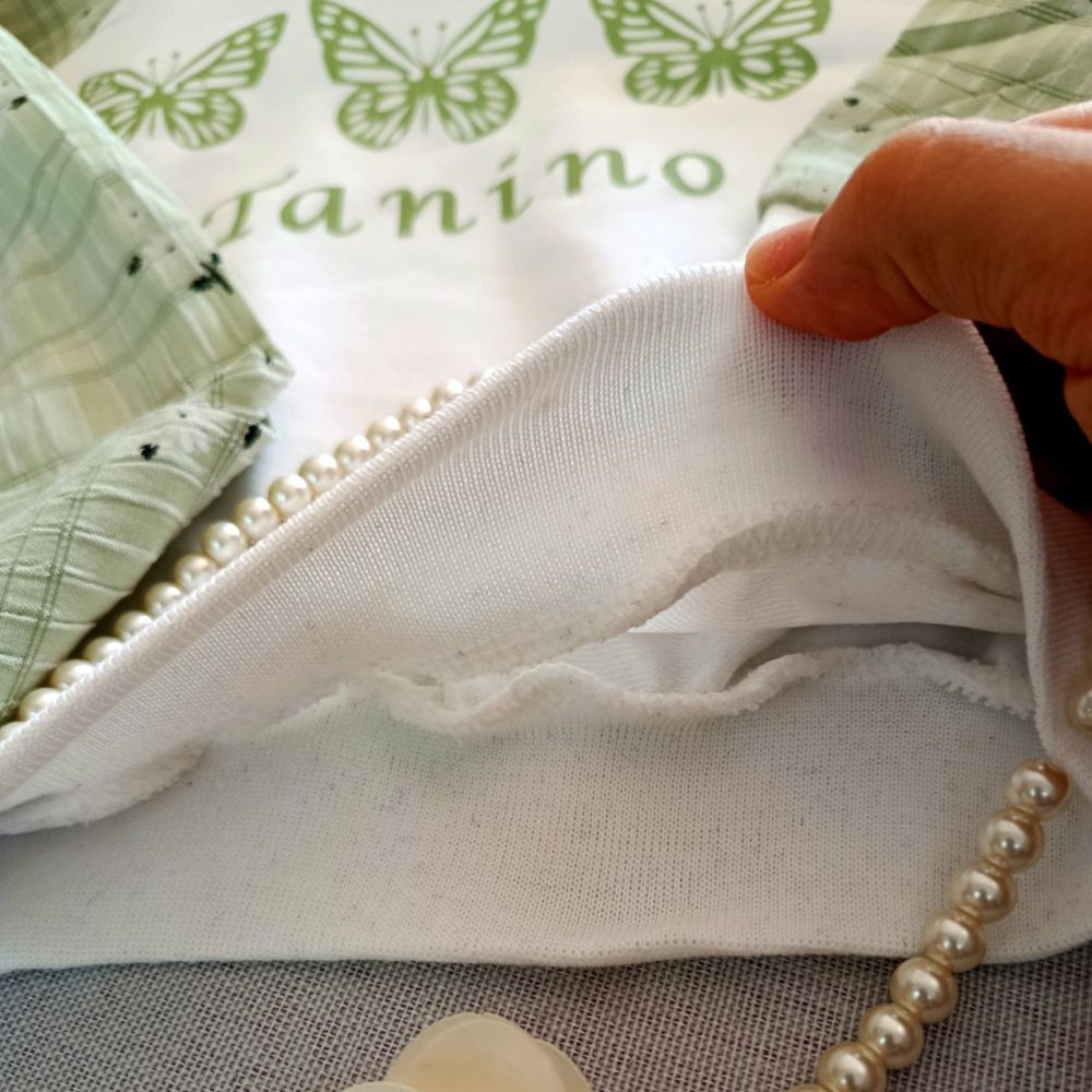 Girls' blouse and pants suitable for ages 2 to 5 years