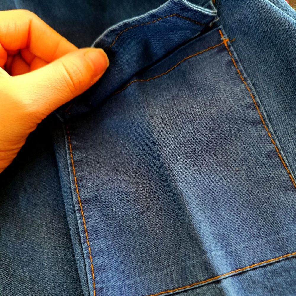 Girls' blouse and pants suitable for ages 2 to 5 years