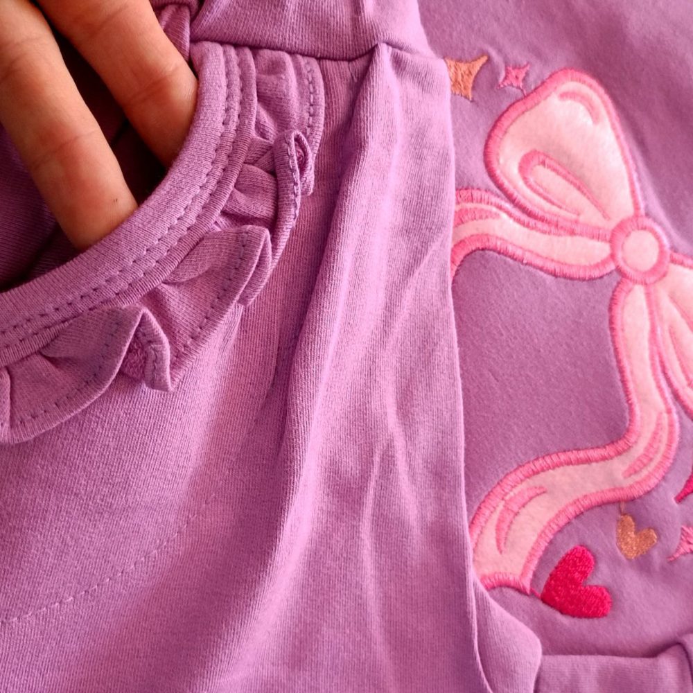 Girls' blouse and pants suitable for ages 2 to 5 years