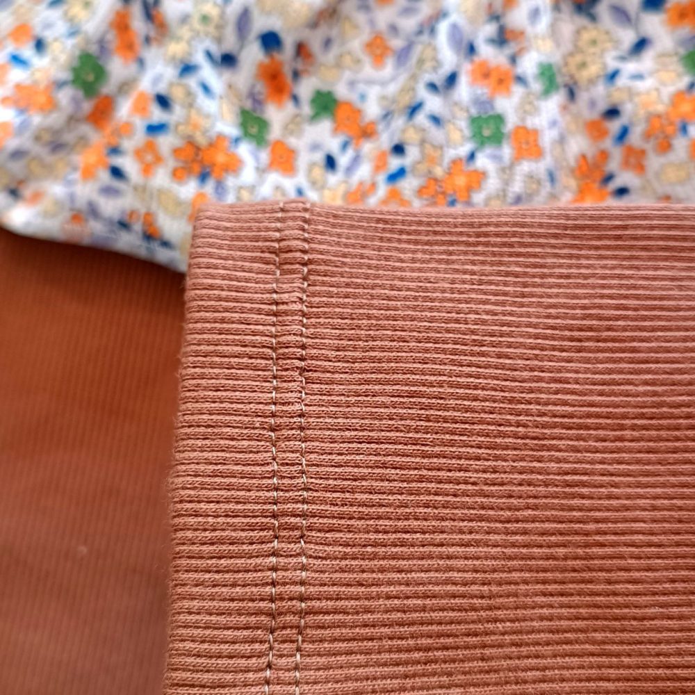 Girls' blouse and pants suitable for ages 2 to 9 years (9) Girls' blouse and pants suitable for ages 2 to 9 years