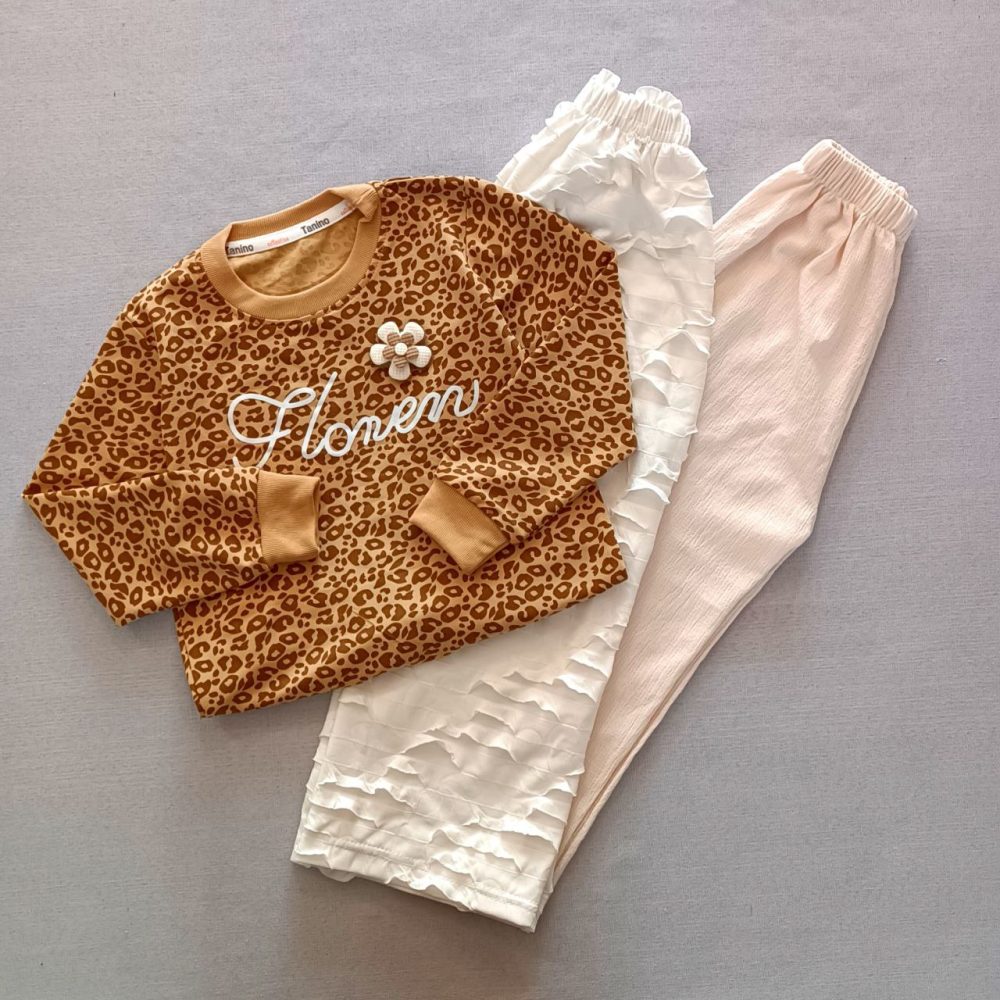 Girls' blouse and pants suitable for ages 3 to 10 years