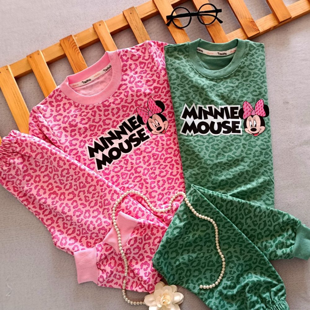 Girls' blouse and pants suitable for ages 3 to 10 years (3) Girls' blouse and pants suitable for ages 3 to 10 years