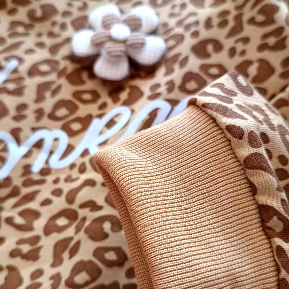 Girls' blouse and pants suitable for ages 3 to 10 years