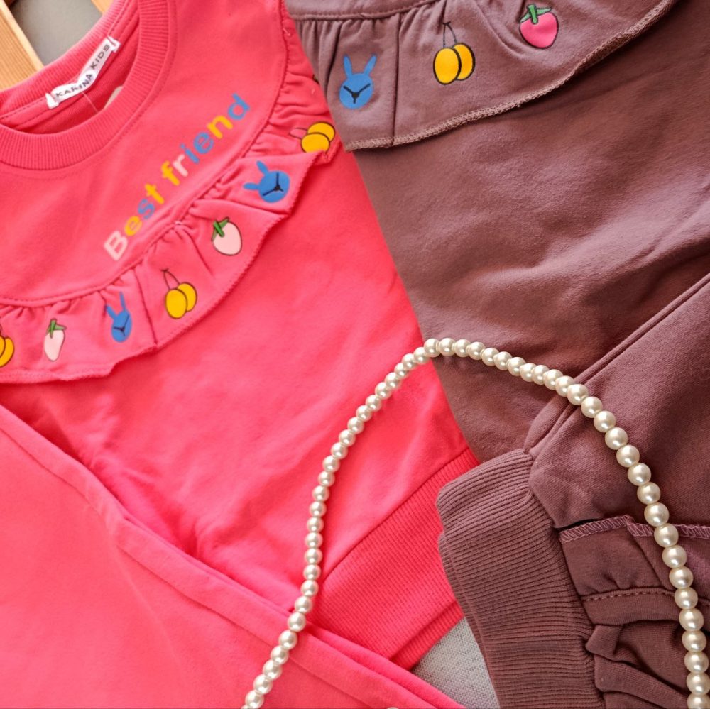 Girls' blouse and pants suitable for ages 3 to 5 years