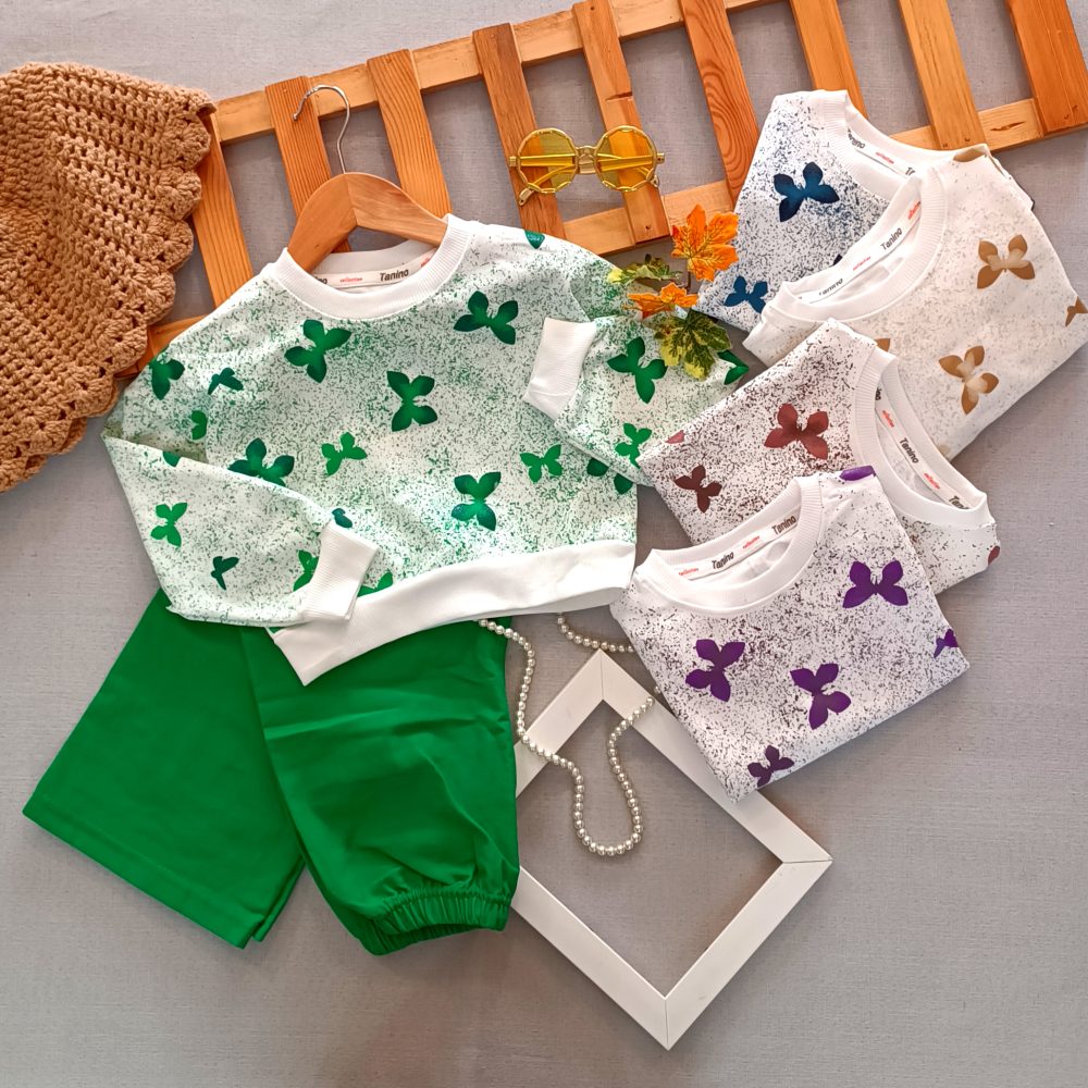 Girls' blouse and pants suitable for ages 3 to 7 years (1) Girls' blouse and pants suitable for ages 3 to 7 years