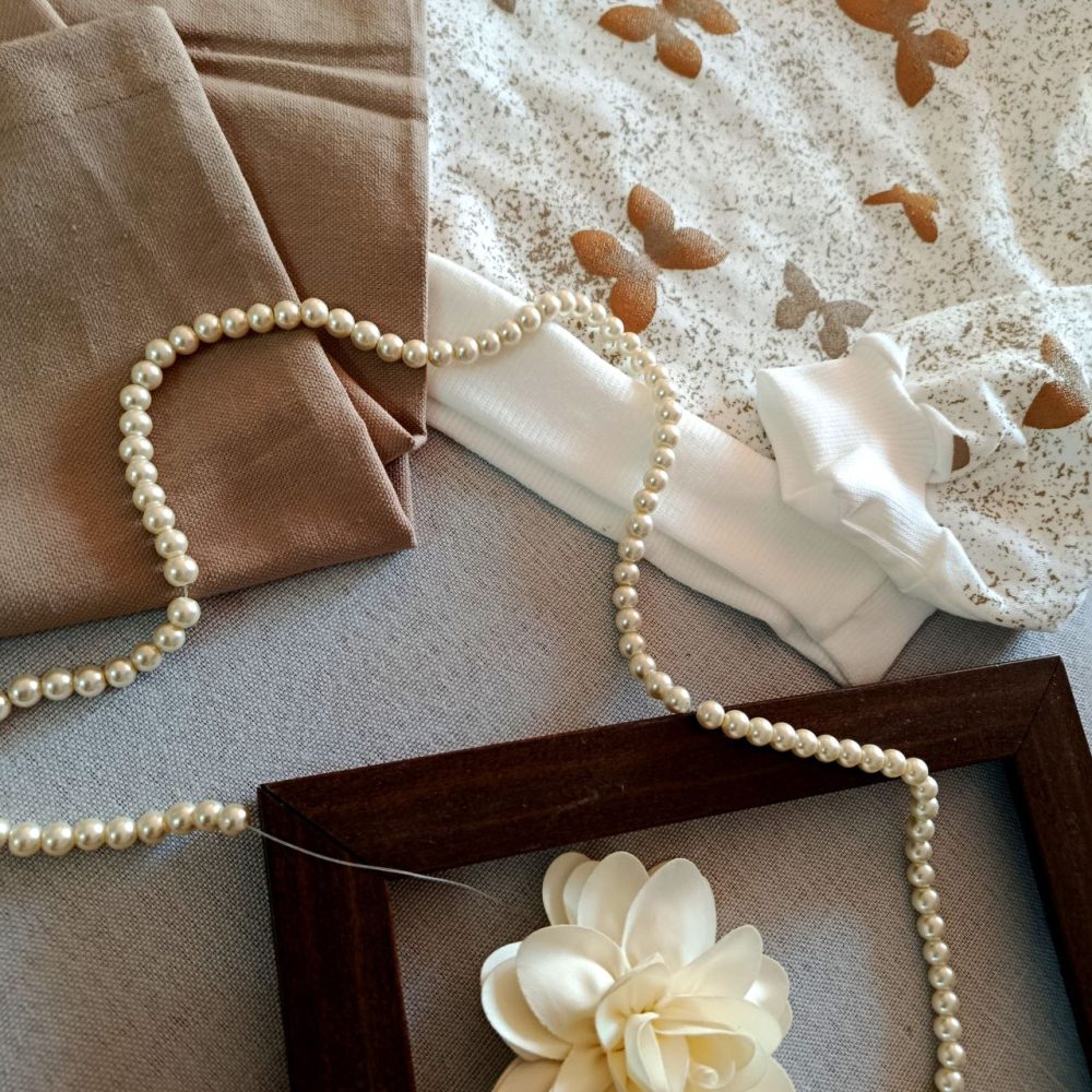 Girls' blouse and pants suitable for ages 3 to 7 years