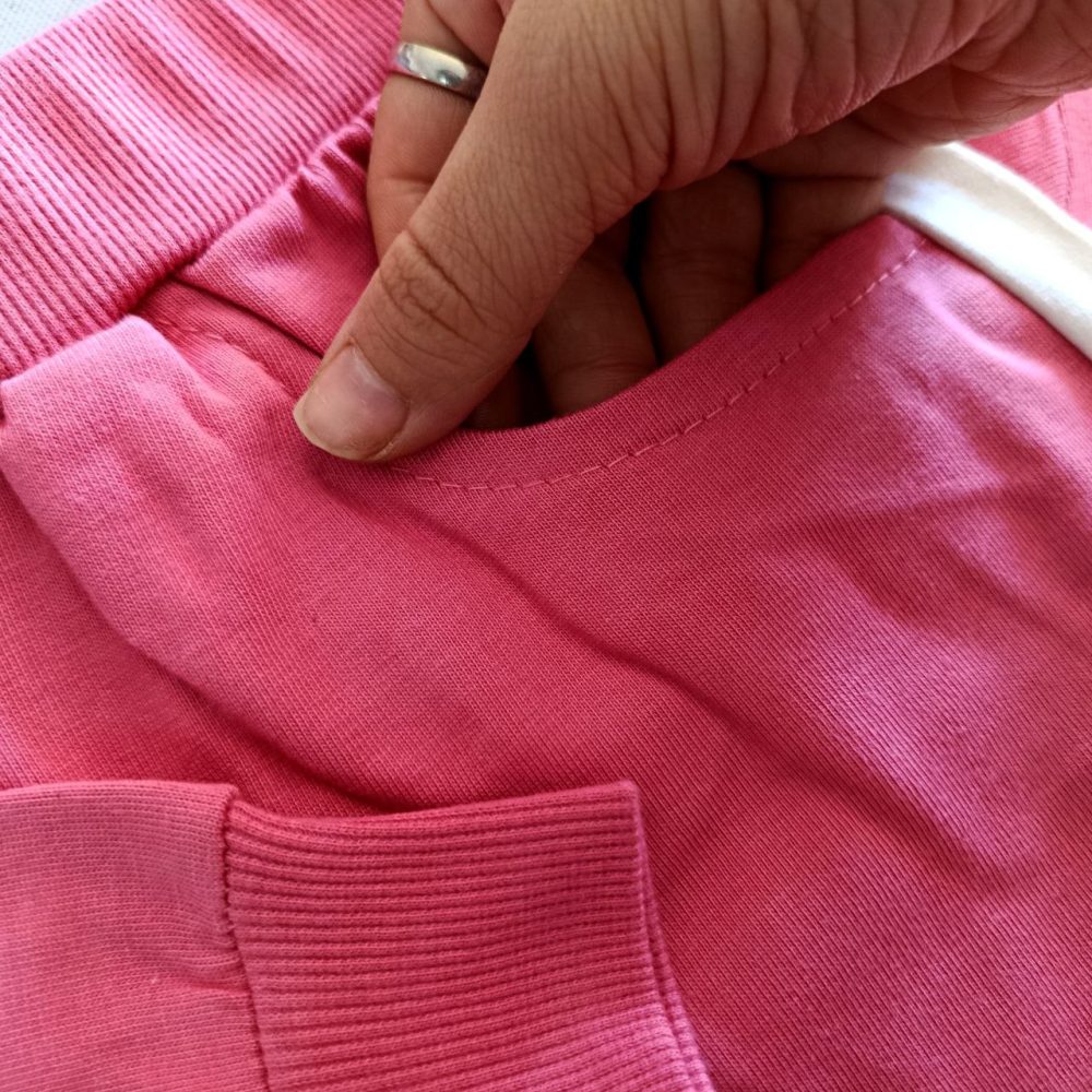 Girls' blouse and pants suitable for ages 4 to 6 years (7) Girls' blouse and pants suitable for ages 4 to 6 years