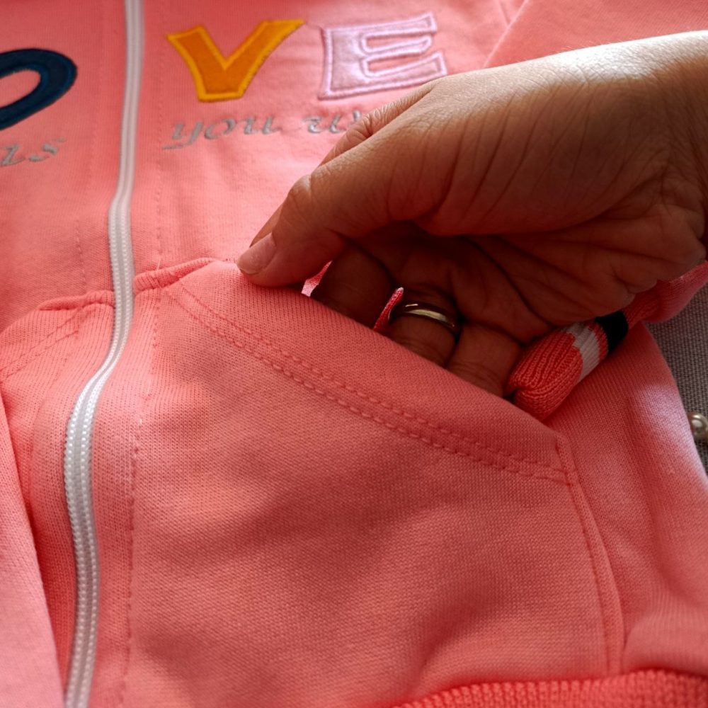 Girls' sweatshirt and pants, suitable for ages 2 to 7 years old
