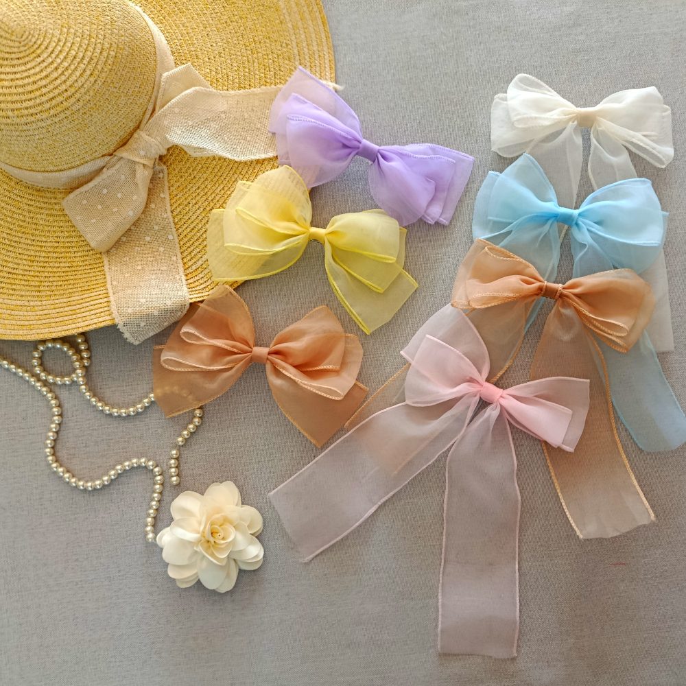 Girl singer (1) Girl singer