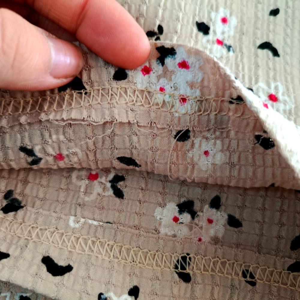 Girls' blouse and pants suitable for ages 9 to 12 years old