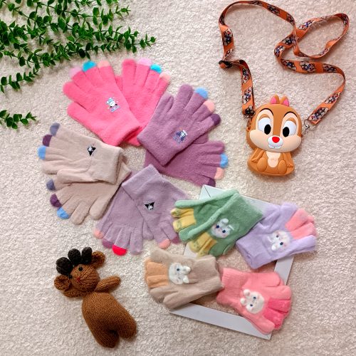 Girls' gloves suitable for ages 1 to 6 years old