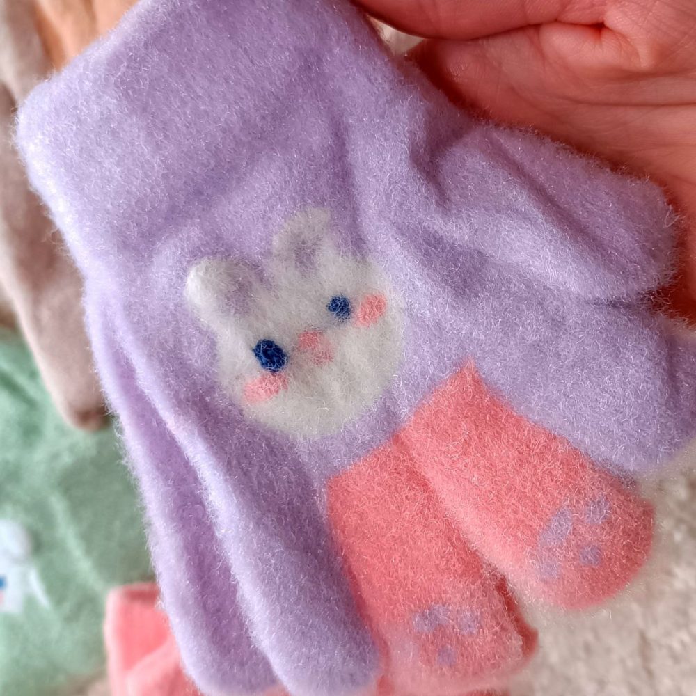 Girls' gloves suitable for ages 1 to 6 years old