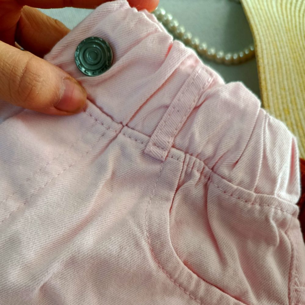 Girls' pants suitable for ages 3 to 7 years