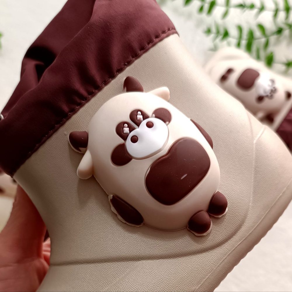 Girls' and boys' boots from sizes 24 to 35