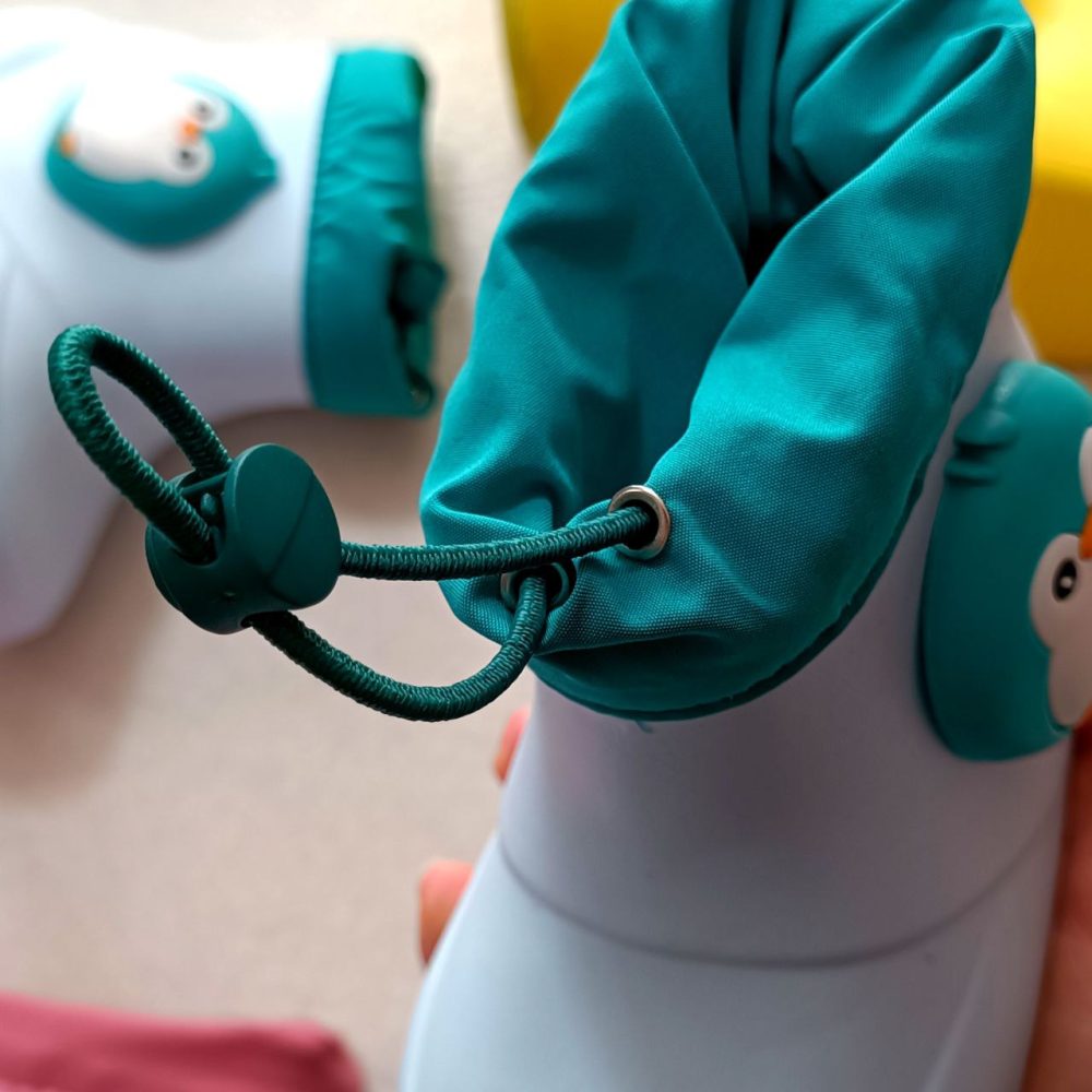 Girls' and boys' boots from sizes 24 to 35