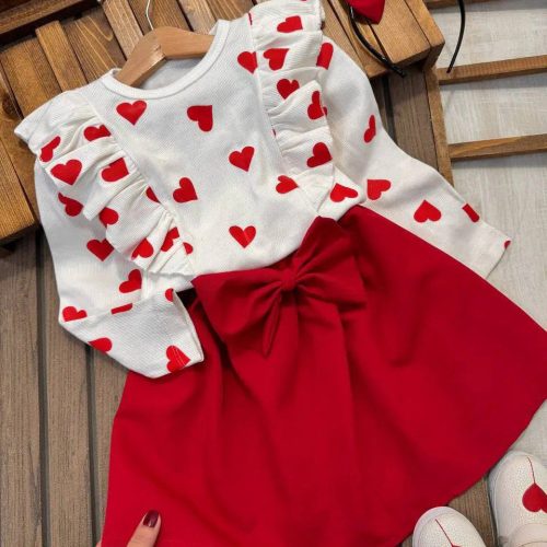 Girls' blouse and skirt suitable for ages 3 to 10 years