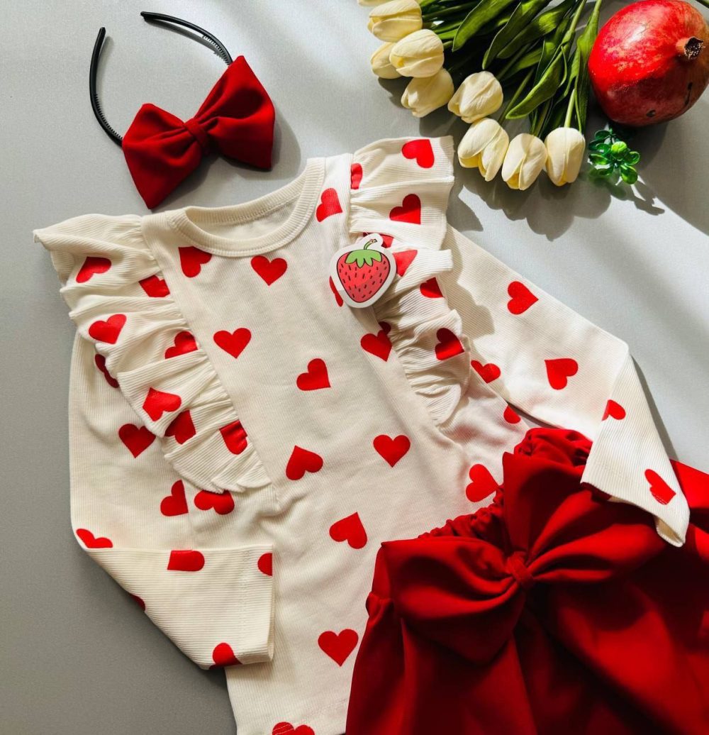 Girls' blouse and skirt suitable for ages 3 to 10 years