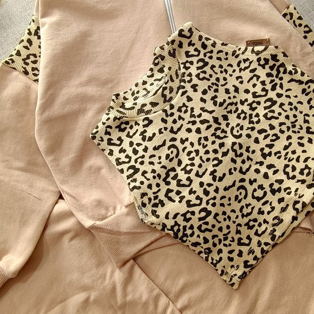 Girls' sweatshirts and pants from size 40 to 50