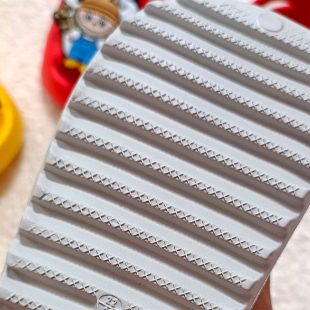 Girls' and boys' slippers from size 22 to 29