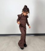 Girls' blouse and pants suitable for 2 to 7 years old