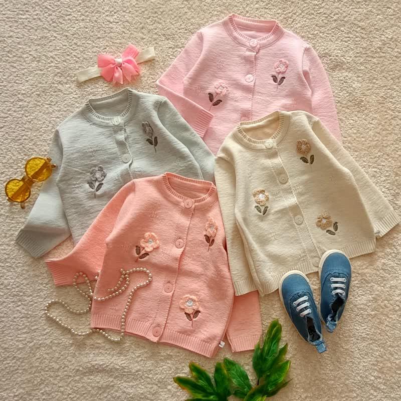 Girls' coats from sizes 35 to 55 (2) Girls' coats from sizes 35 to 55