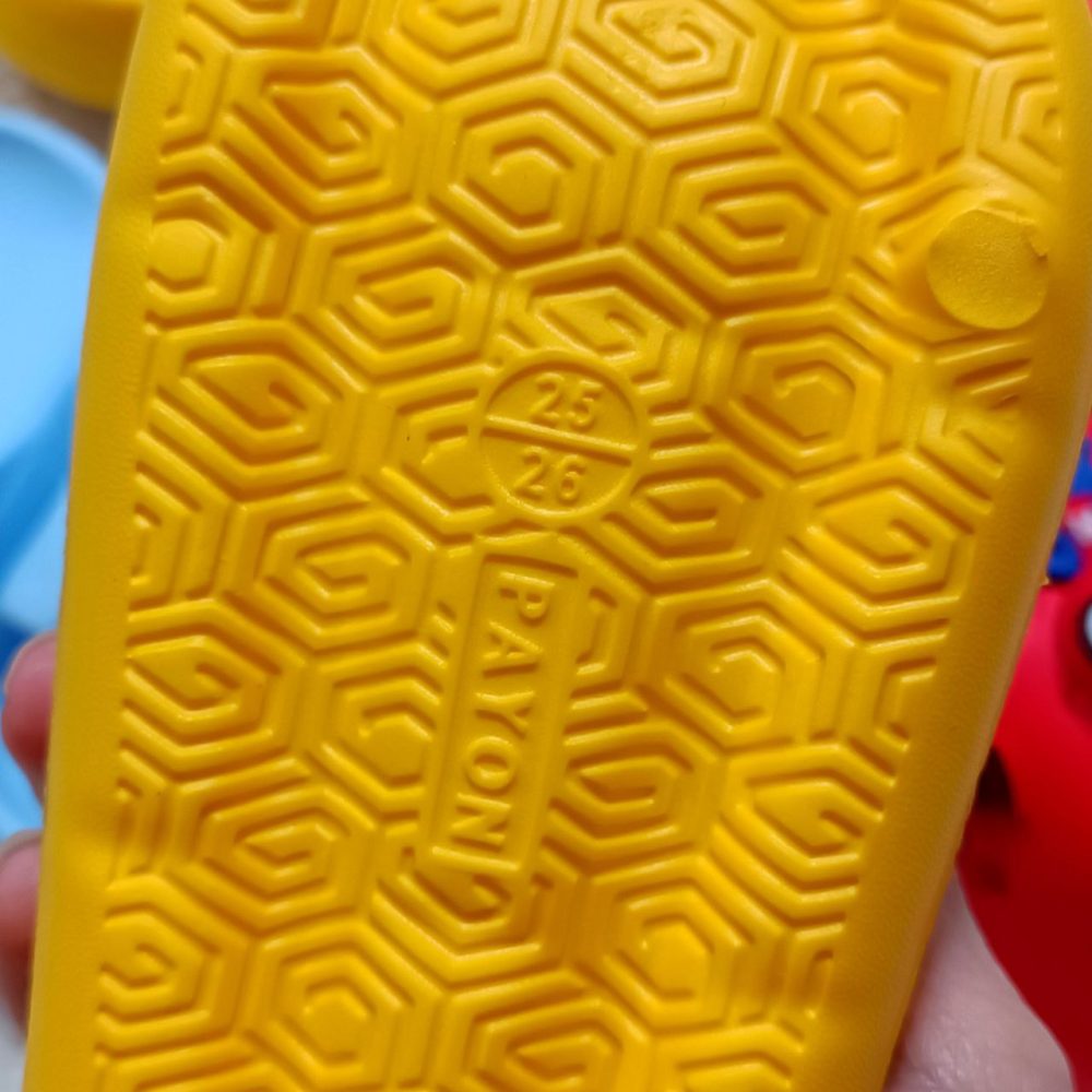 Slippers for girls and boys from sizes 25 to 32