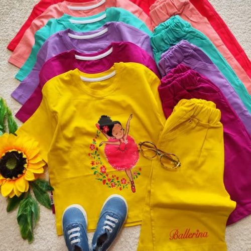 Girls' T-shirts and shorts, sizes 45 and 50