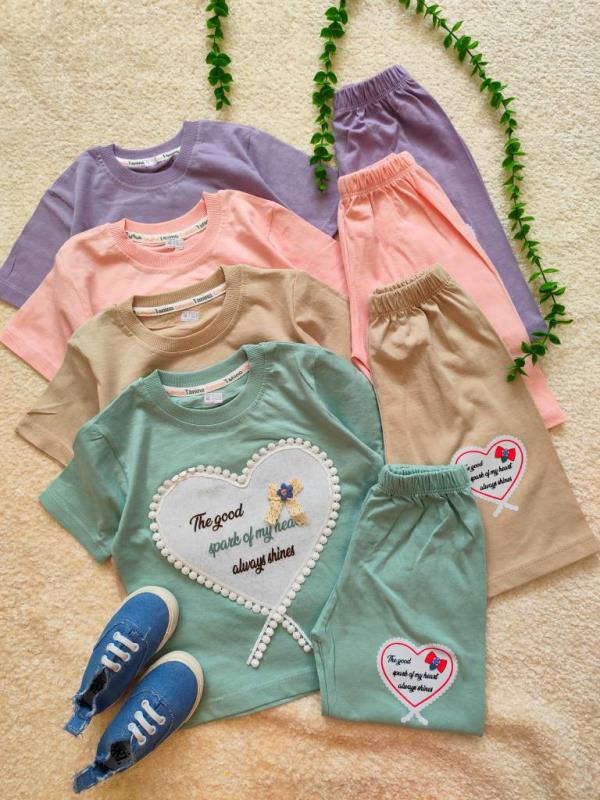 Girls' T-shirts and shorts, size 40 and 45 (5)
