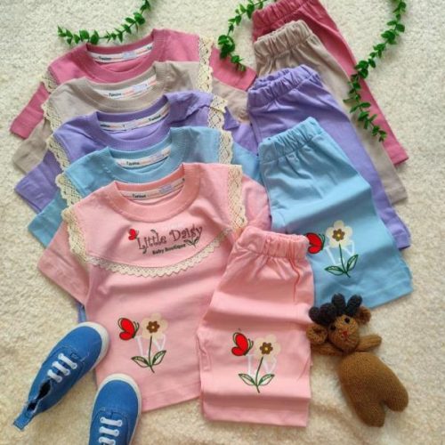 Girls' t-shirts and shorts from sizes 35 to 50