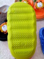 Boys' and girls' slippers, sizes 24 to 28