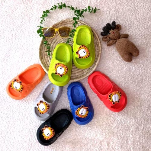Boys' and girls' slippers, sizes 24 to 28