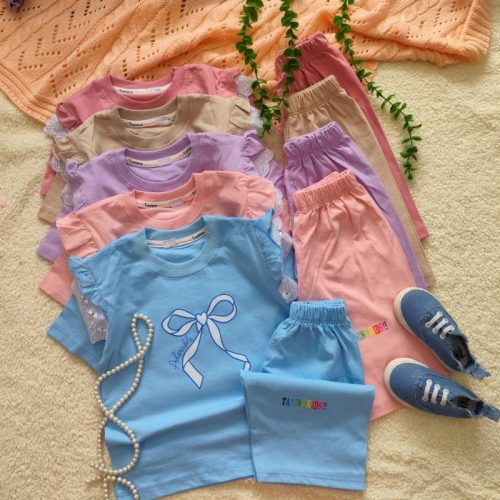 Girls' T-shirts and shorts, size 40 and size 45