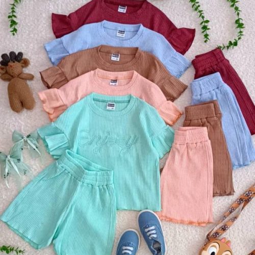 Girls' t-shirts and shorts from size 40 to size 55