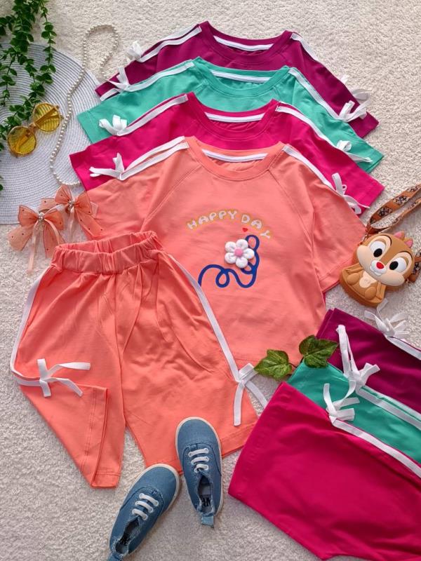 Girls' t-shirts and shorts from sizes 45 to 60 (4) Girls' t-shirts and shorts from sizes 45 to 60