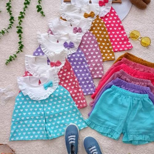 Girls' shirts and shorts from sizes 35 to 45